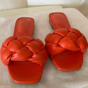 Nine West Women’s Slide Orange Sz 6 Slip on Sandal. Trendy puffy woven upper.